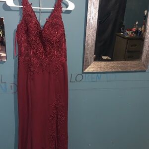 Elegant Burgundy Lace Evening Dress